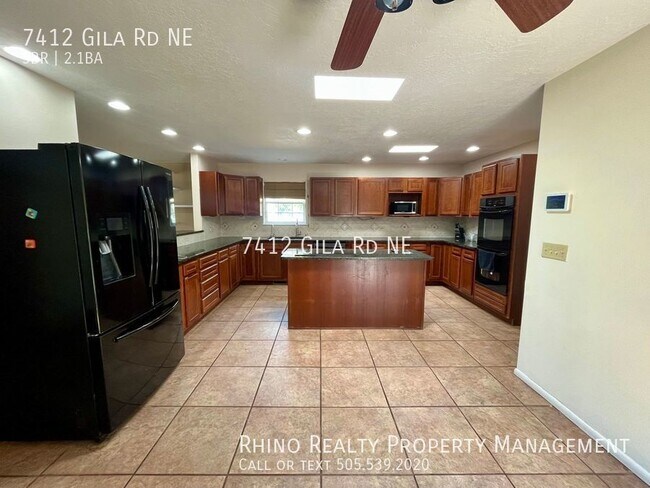 Building Photo - Spacious 5 Bedroom 2.5 Bathroom Located in...