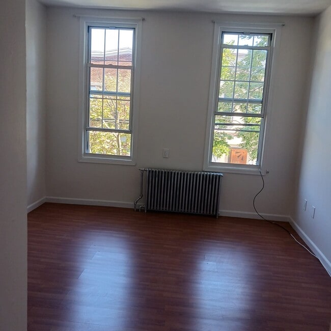 Building Photo - 456 Grandview Ave