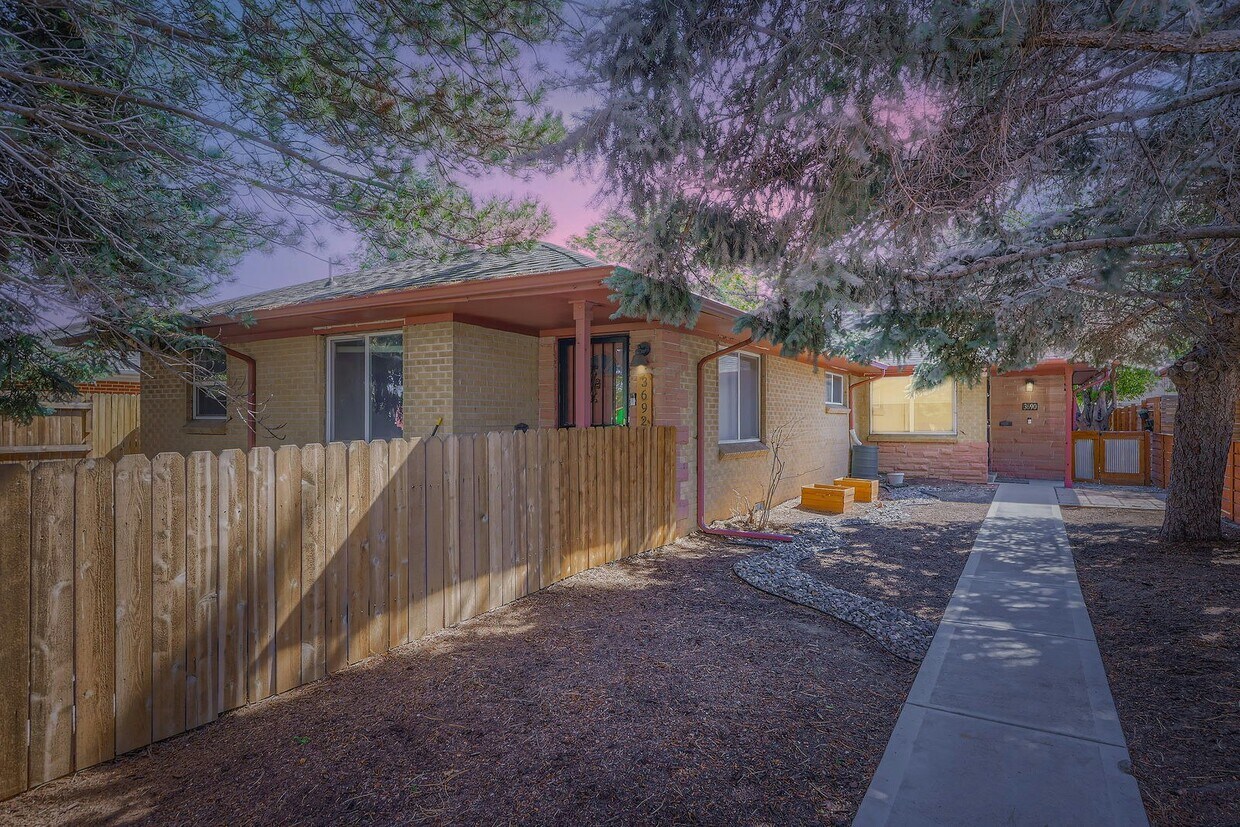 Foto principal - 3690 Grape St