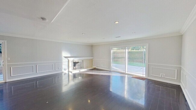 Building Photo - 915 Presidio Dr