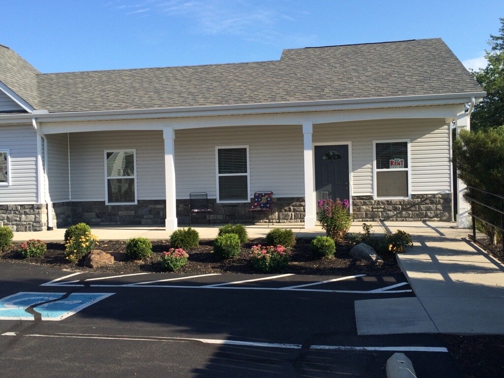Beautiful Small condo like setting 1 B/R - 706 W Main St