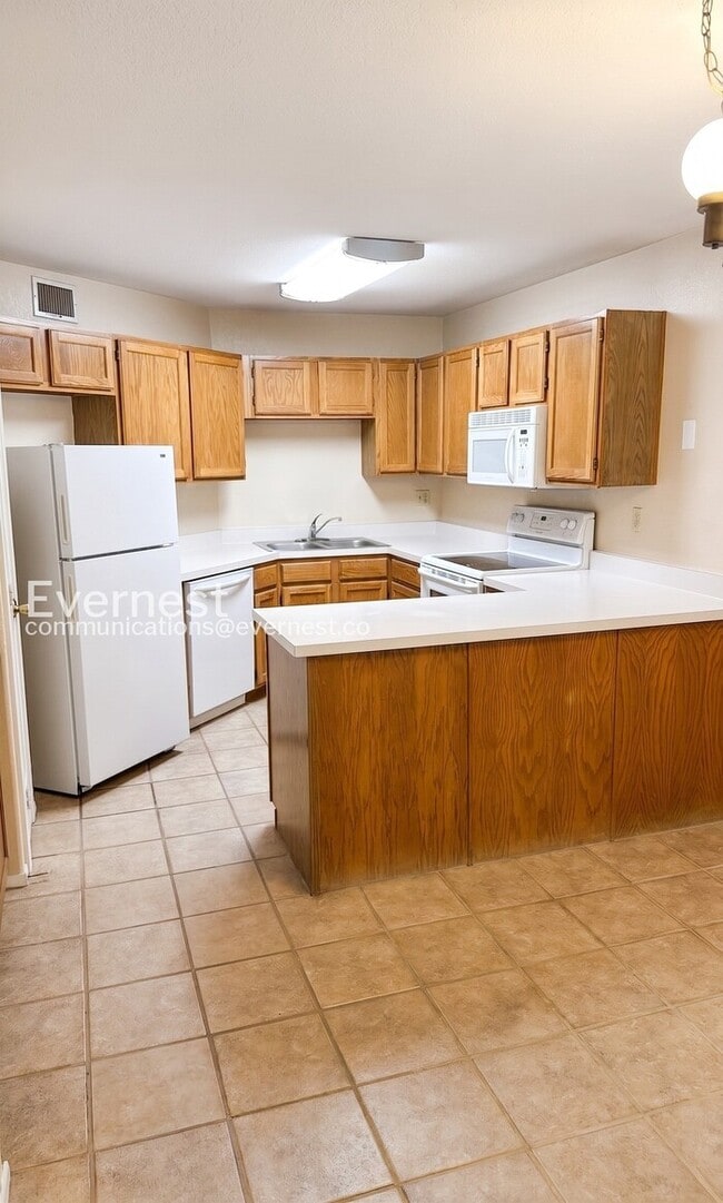 Building Photo - 6655 N Canyon Crest Dr