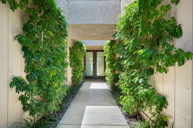Foto del edificio - 76 Princeton Dr