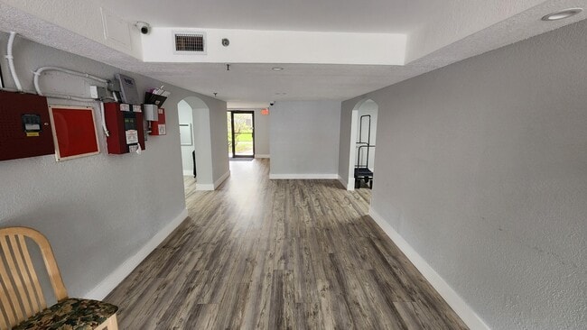 Building Photo - 950 Egret Cir