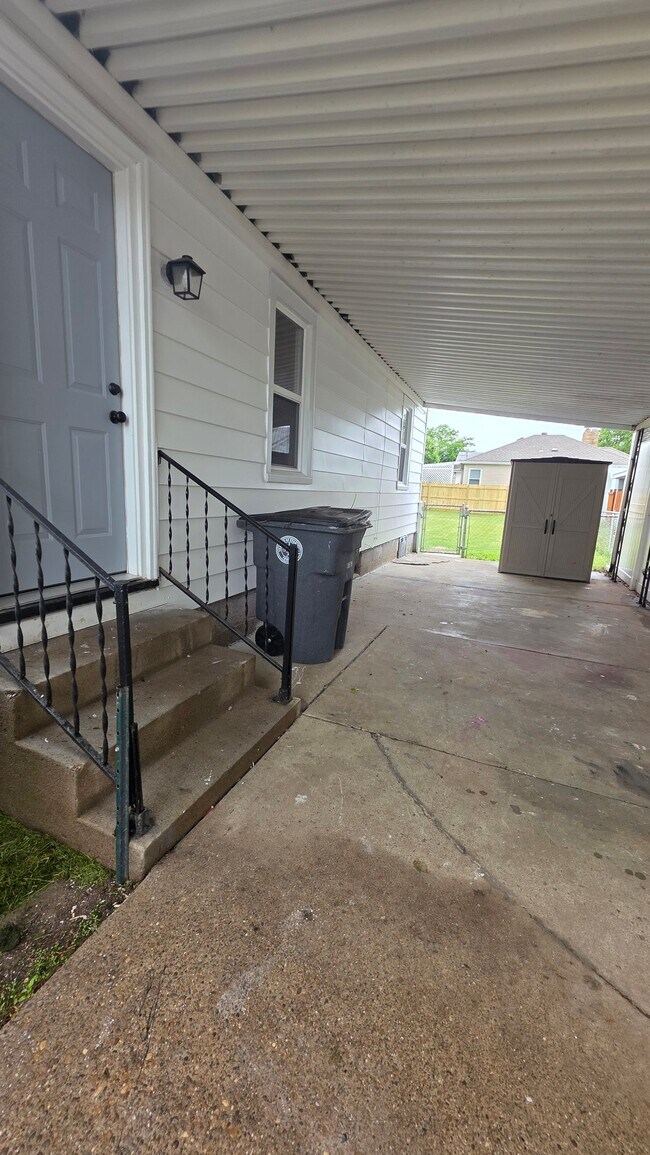 Building Photo - 2516 N Evans Ave