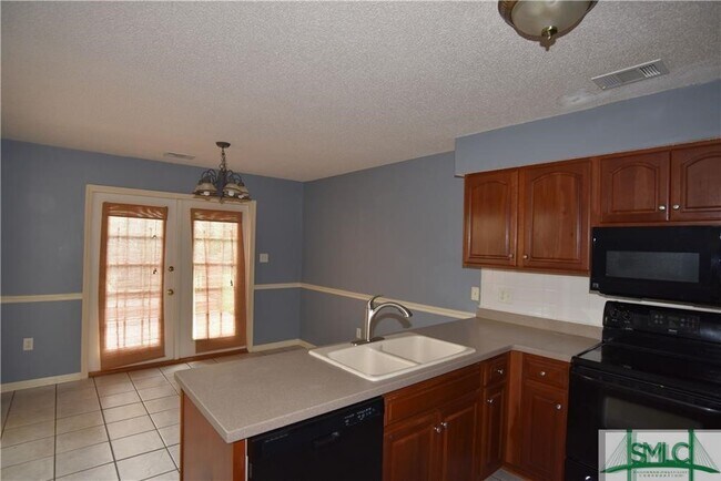 Building Photo - 130 Shady Hill Cir