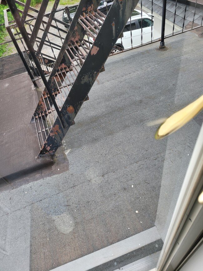 Foto del edificio - 884 Elmwood Ave