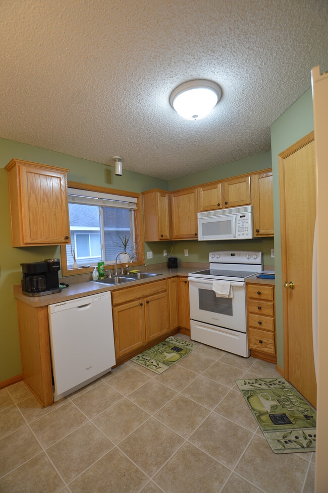 Building Photo - 408 Tanager Path