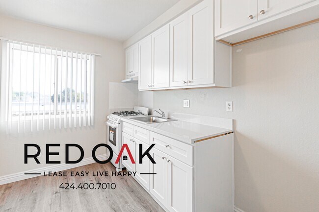 Foto del edificio - 4900 Clair Del Ave