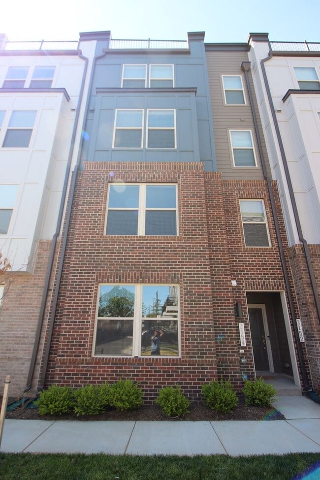 Well-located 2-bedroom - Well-located 2-bedroom Townhome