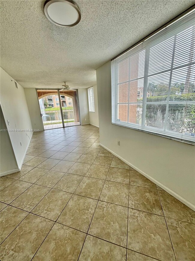 Building Photo - 4844 N State Rd 7