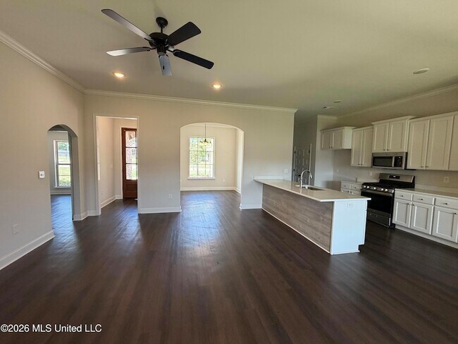 Foto del edificio - 464 Silver Hill Dr