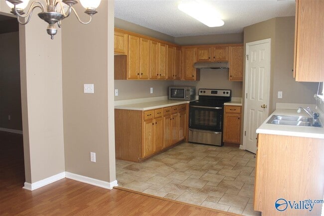 Building Photo - 117 Bambi Ln