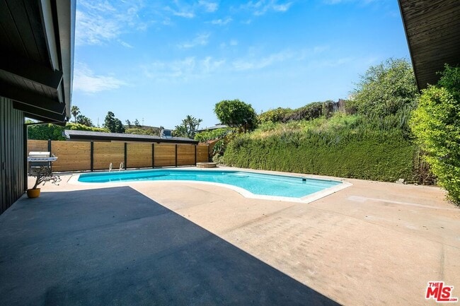 Foto del edificio - 5961 Wrightcrest Dr