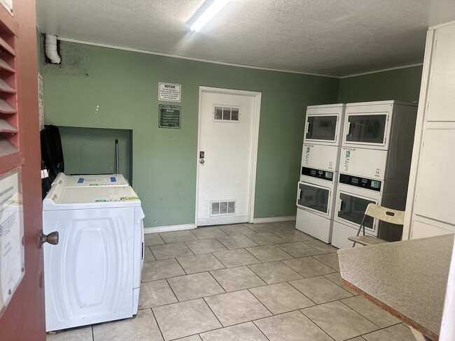 Laundry Room - The Plaza