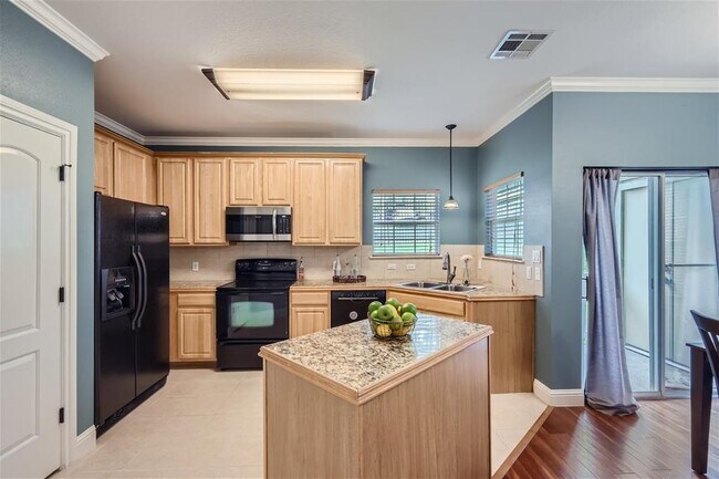 Building Photo - 1402 Parker Ln