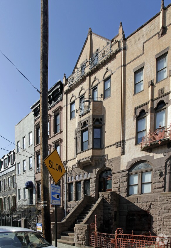 Building Photo - 830 Hudson St