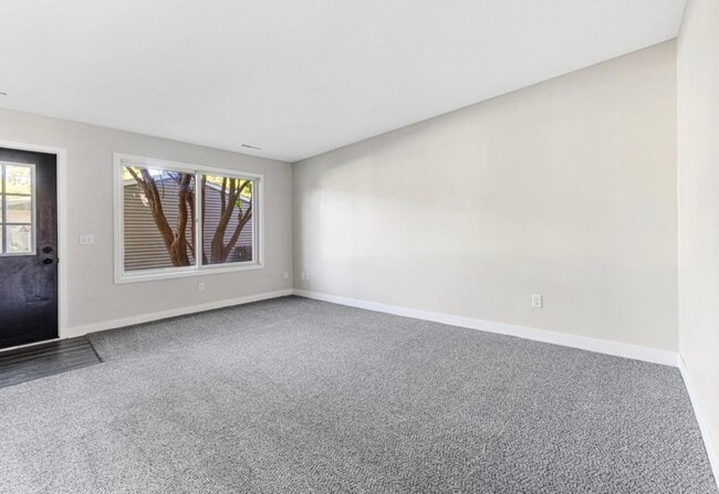 Building Photo - 1639 Pleasant View Dr