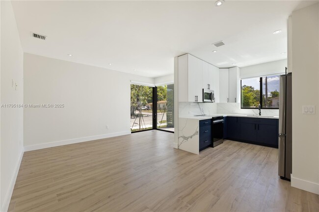 Foto del edificio - 6852 NW 4th Ave