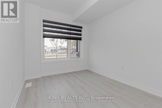Photo du bâtiment - 1539 Midland Ave
