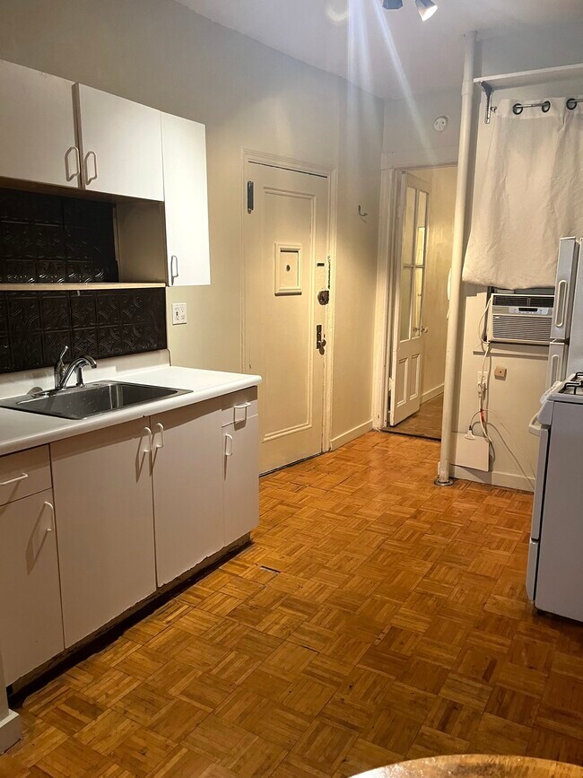 Foto del edificio - 328 E 48th St