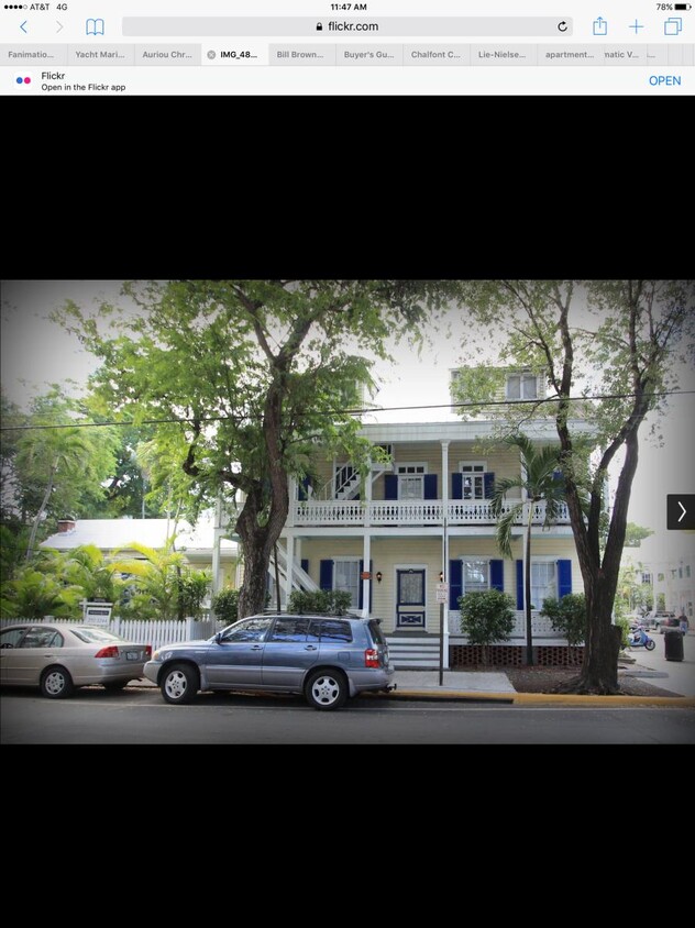Front of Building - 400 Simonton St