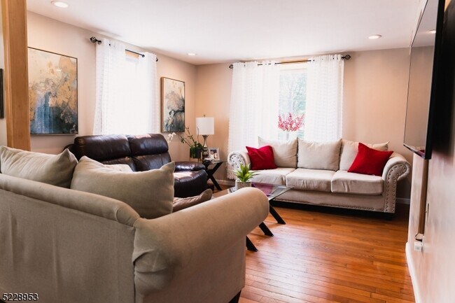 Building Photo - 85 Hoover Ave