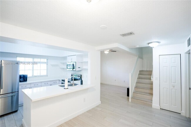 Foto del edificio - 350 NW 19th Terrace