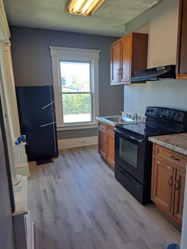 7001 S Salina St Unit 1Front, Nedrow, NY 13120 Apartments in Nedrow