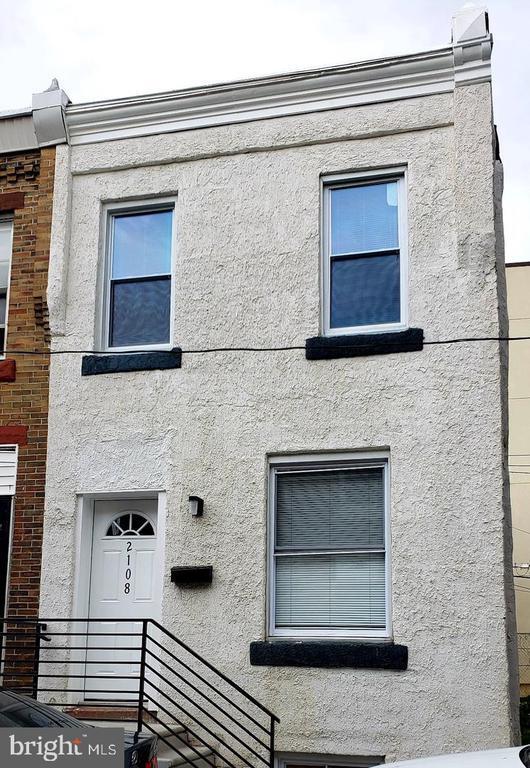 Building Photo - 2108 E Stella St