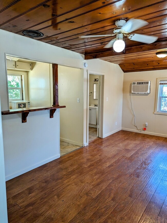 Building Photo - 560 Butler St