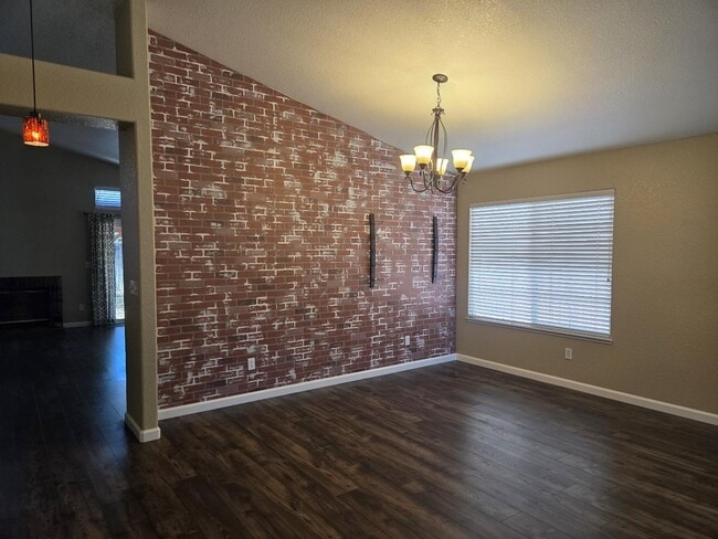 Foto del edificio - 1461 Velasquez Ln