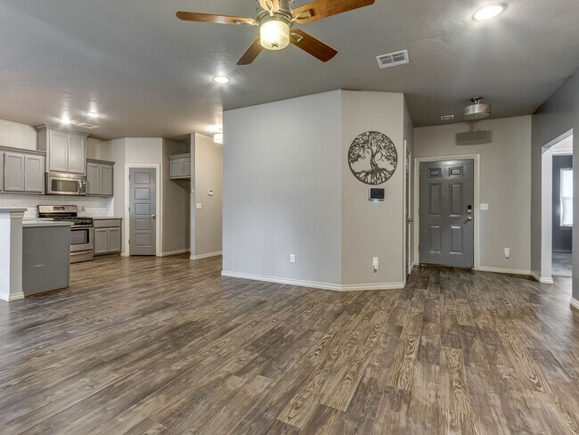 Foto del edificio - Newer Home + Putnam City Schools + 3 bedrooms