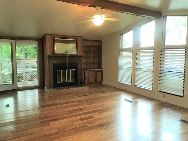 Livingroom fireplace and built-in bookshelfs - 1607 Balltown Rd