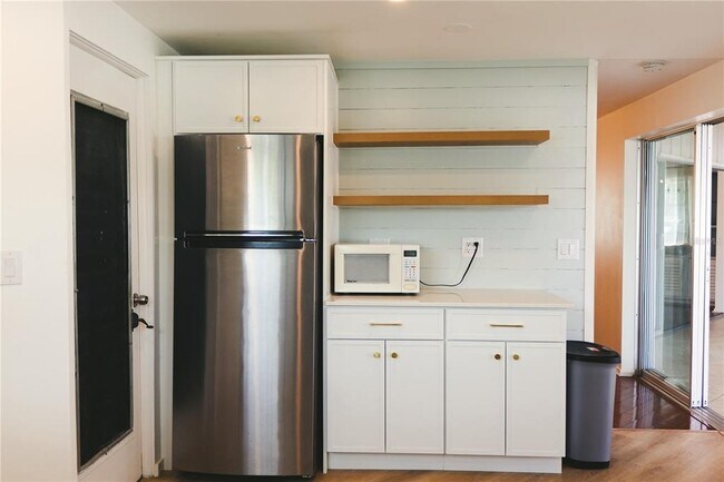 Foto del edificio - 361 Shamrock Blvd