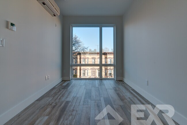 Foto del edificio - 8 Fairview Pl