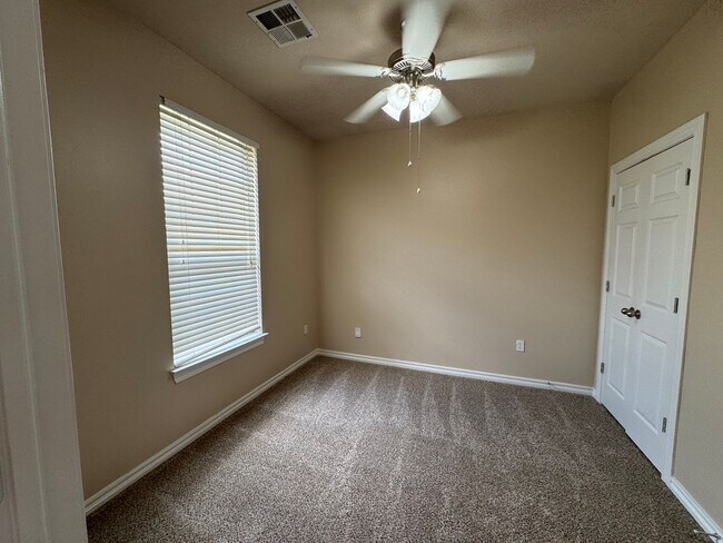 Building Photo - 4 Bedroom in Edmond