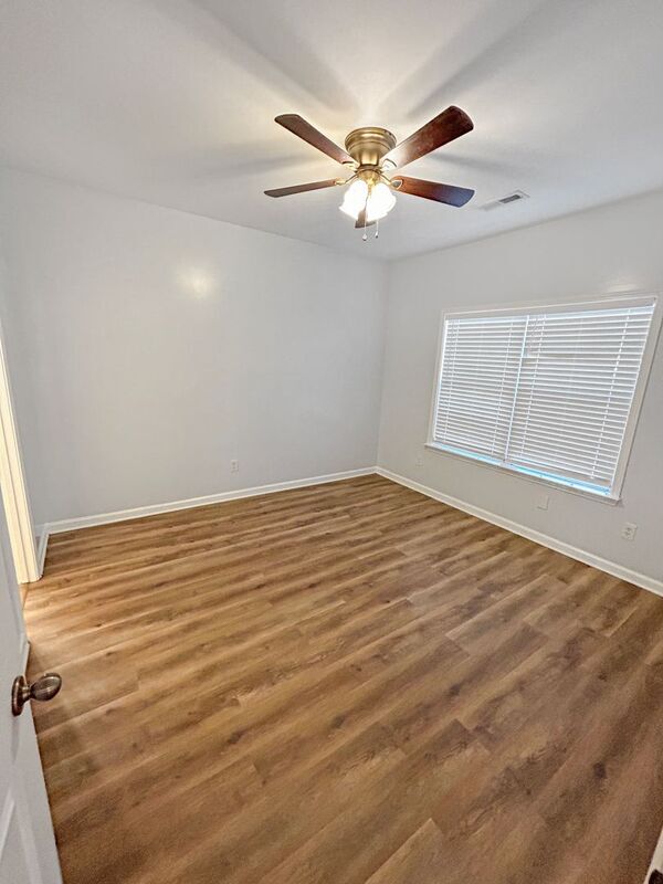 Building Photo - 142 Merrimeadows Dr