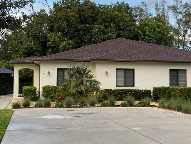 Building Photo - 4412 Vanda Dr