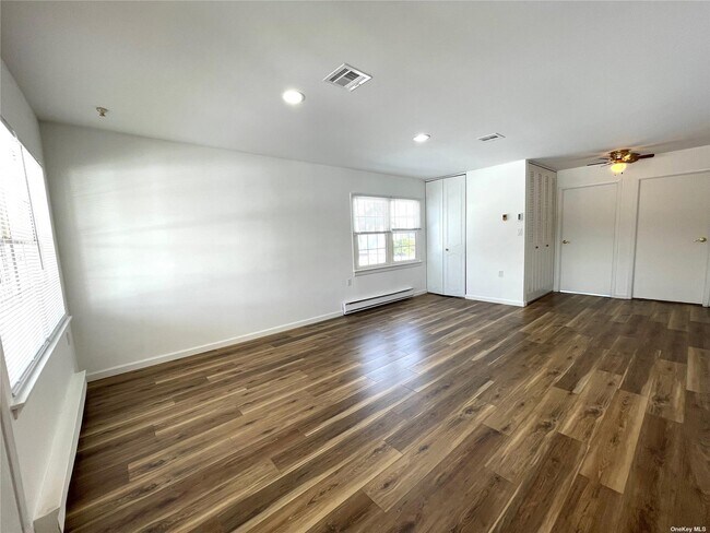 Building Photo - 265 Newcastle Ct