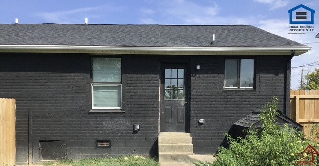 Building Photo - 425 Revels Dr