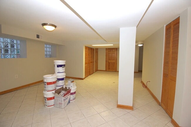 Building Photo - Spacious 3-Bedroom, 2-Bathroom Duplex in Avondale