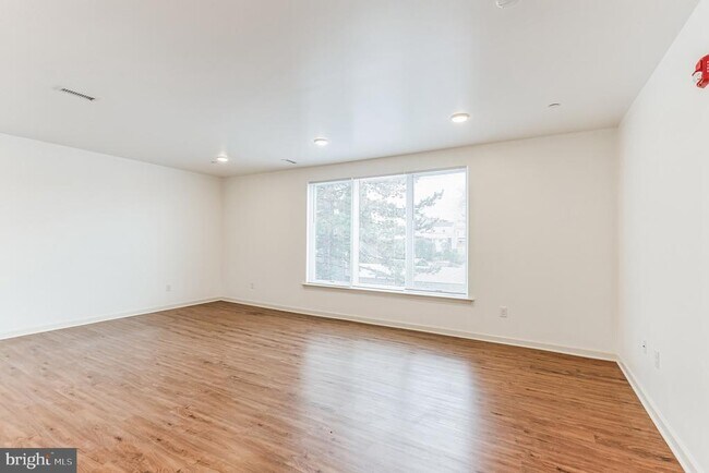 Foto del edificio - 6157 Ridge Ave
