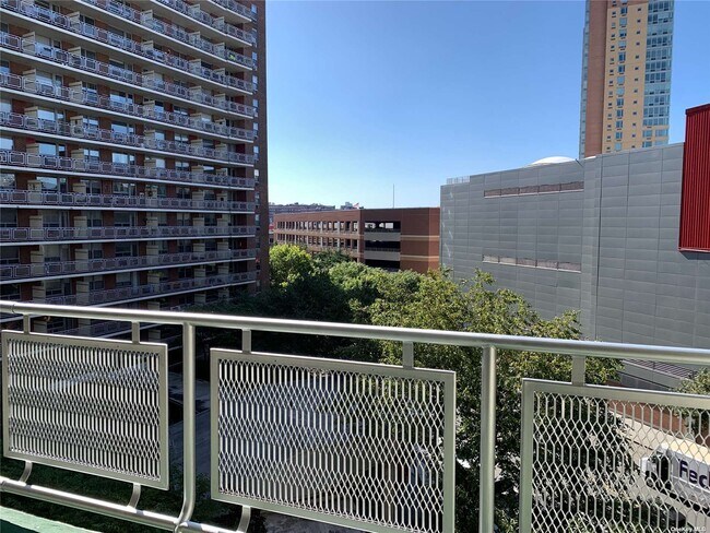 Foto del edificio - 61-15 97th St