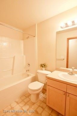 Foto del edificio - 2316 NE 65th St