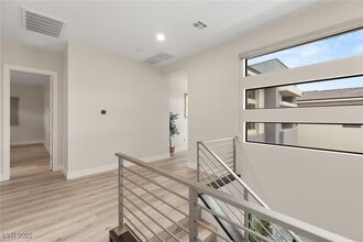 Building Photo - 74 Pristine Glen St