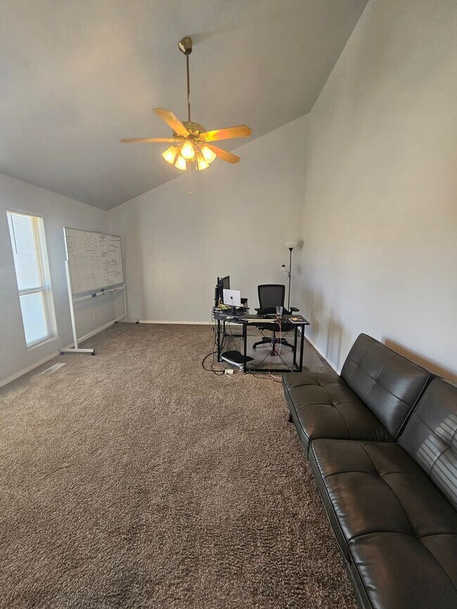 Foto del edificio - Beautiful, spacious single-family home