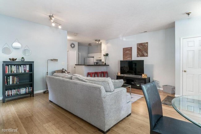 Foto del edificio - 1 br, 1 bath Condo - 41 W Lincoln St