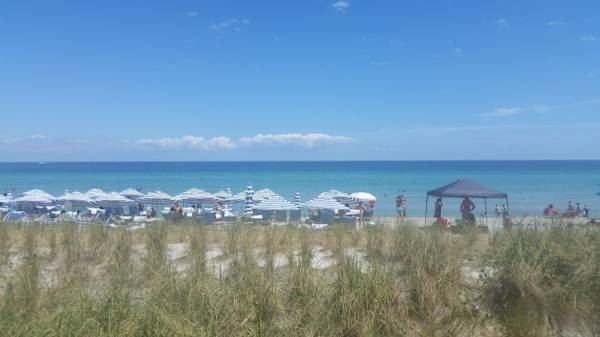 De Hallandale Beach - 100 Golden Isles Dr