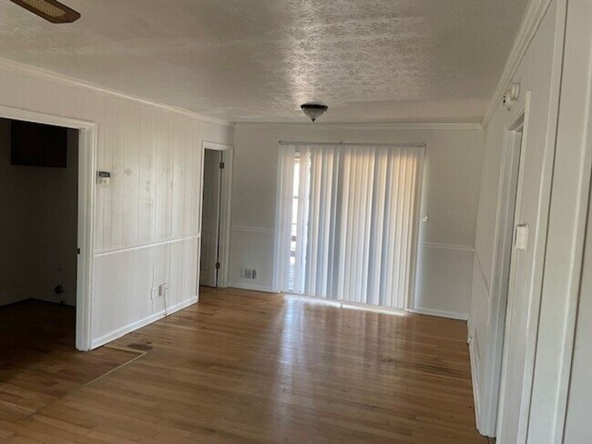 Foto del edificio - **PRICE IMPROVEMENT**737 Verde Dr - Availa...